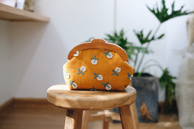 South independent studio All Kawamaki Mina Perhonen skip Flowers Jedi fabric wood mouth gold