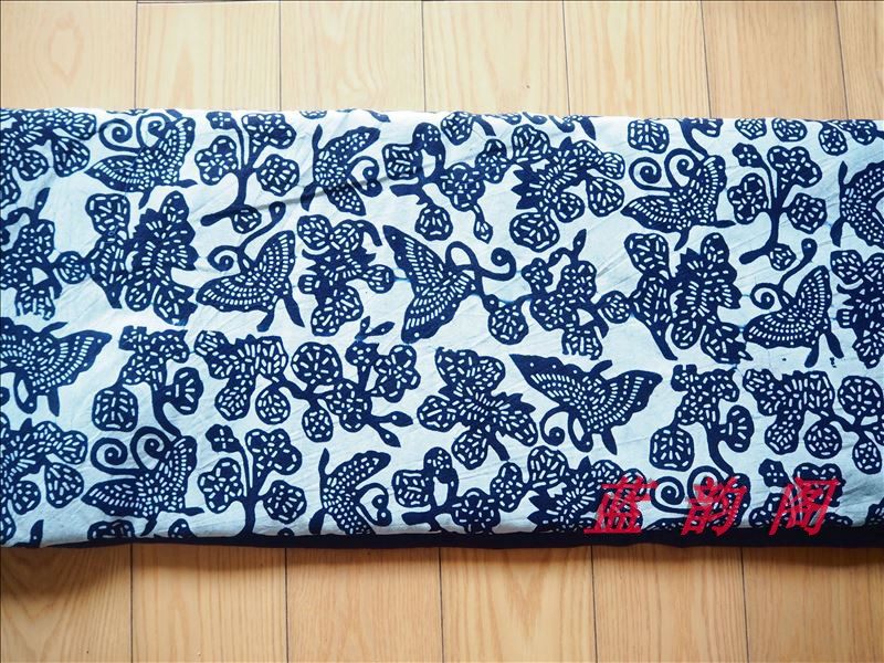 Uzhen blue printed fabric handmade fabric white bottom blue flower New plant printing and dyeing butterfly full cotton fabric (butterfly love)