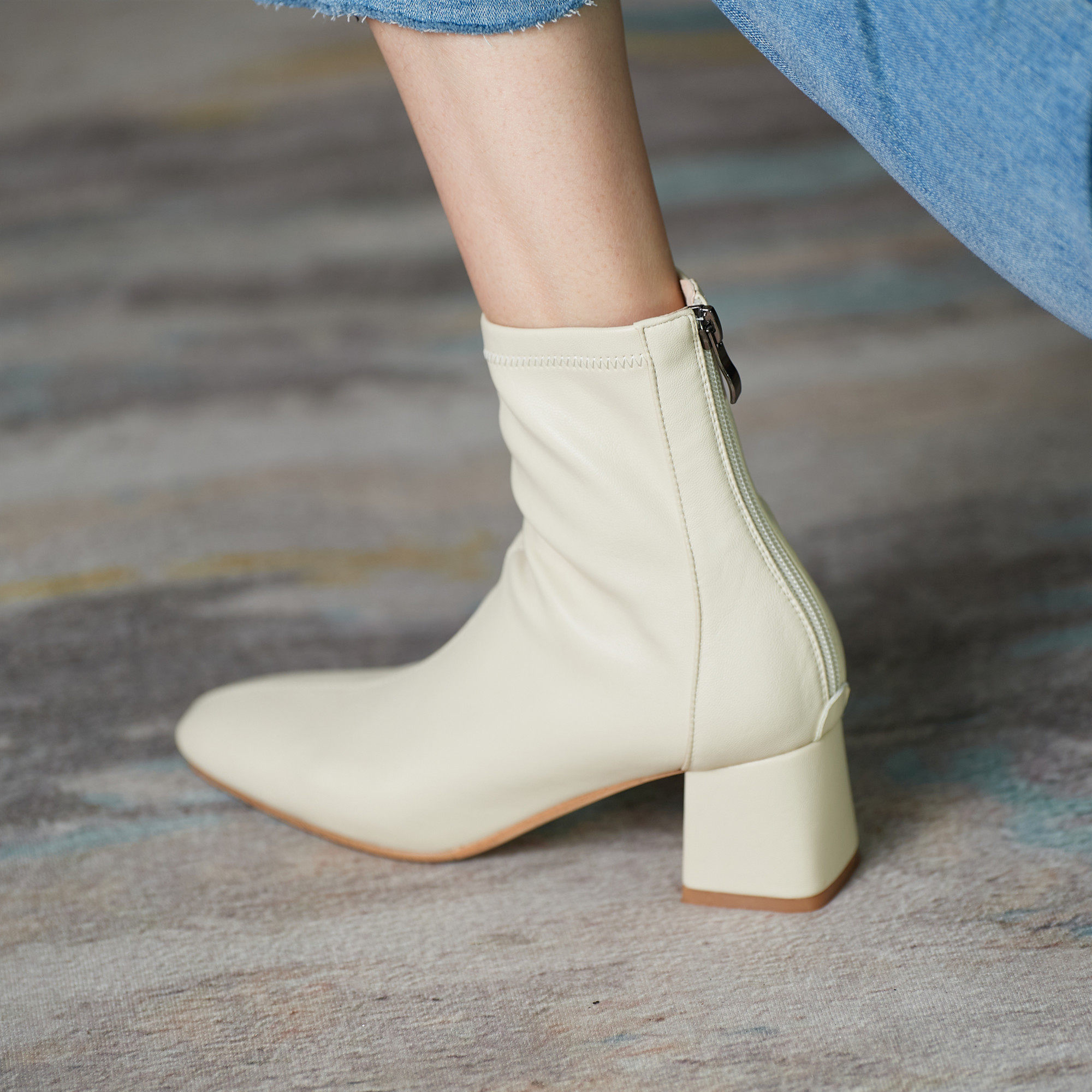 ins self-leaving giant look ~ Korean rice white rear pull chain coarse heel short boots high heel elastic boots slim boots