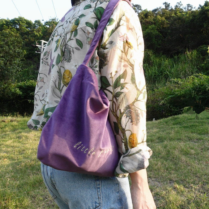 Small Paris autumn and winter retro high-grade velvet embroidery armband original 100 lap single shoulder bag hand carrying French stick bag