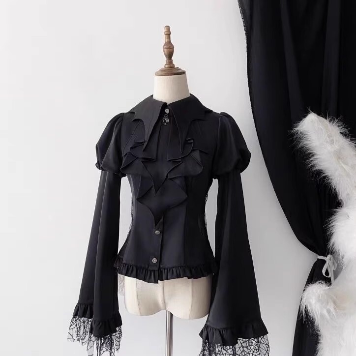 Lolita Long-Sleeve Shirt Layered with a French-Style New Year's Shirt, Gothic Batwing Collar, Subculture Lolita Long-Sleeve Shirt Layered with a French-Style New Year's Shirt, Gothic Batwing Collar, Subculture