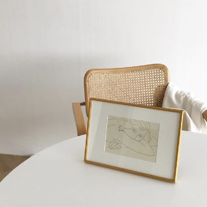 a).) Matisse) Mattis hand-painted portrait of Korean chic golden handmade photo frame retro card