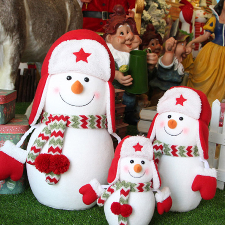Christmas decorations a three-mouth Lei Feng cap Christmas Snow Man doll scene arranged with a Christmas tree