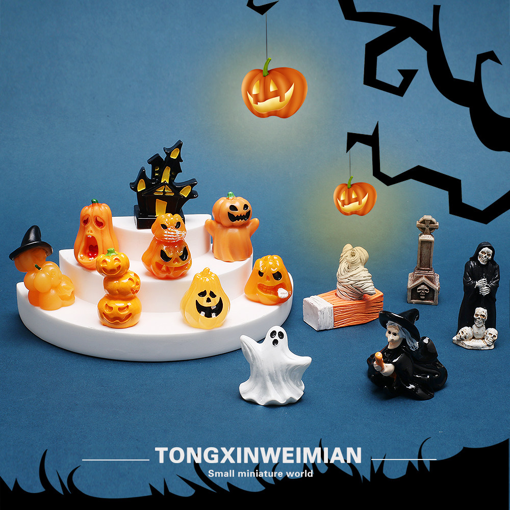 Miniature quirky Halloween blind bag, miniature realistic cute pumpkin skull doll ghost model desktop ornament
