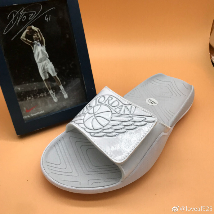 Mùa hè AA2516-021-100-007 quầy JORDAN 1 dép thể thao AJ1 Joe 1 dép vàng LOGO - Dép thể thao dép xỏ ngón nữ