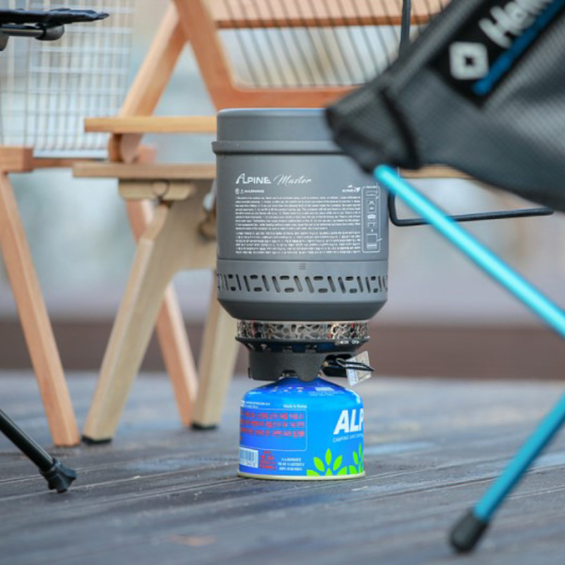 Player equips Kovea ALPINE MASTER Alpine Master 2 0 3 8L Camping Fishing Integral Furnace