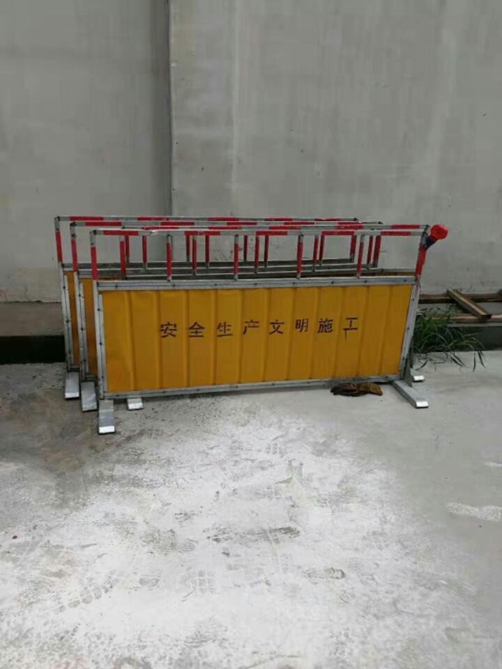 Construction guardrail, iron horse guardrail, municipal road fence, road separation fence, mobile safety fence fence