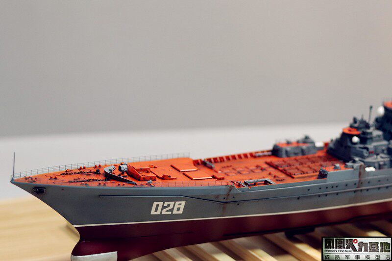 Модель военного корабля 1/350苏联海军基洛夫级拉扎列夫海军上将号核动力巡洋舰