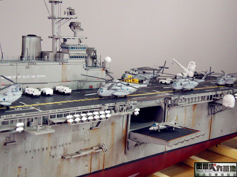 Модель военного корабля 1/350鎴愬搧妯″瀷 缇庡浗娴峰啗榛勮渹绾т簩鏍栨敾鍑昏埌lhd-1榛勮渹鍙 Trumpeter
