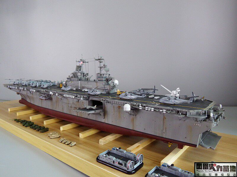 Модель военного корабля 1/350鎴愬搧妯″瀷 缇庡浗娴峰啗榛勮渹绾т簩鏍栨敾鍑昏埌lhd-1榛勮渹鍙 Trumpeter