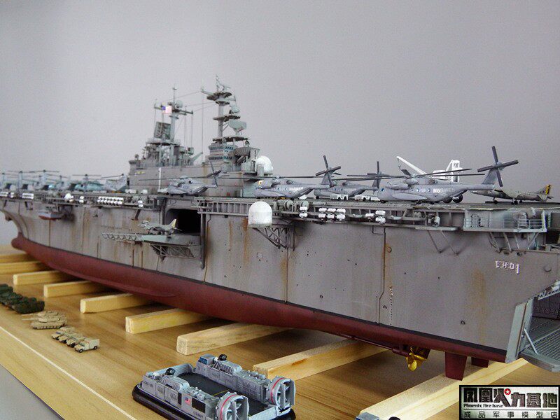 Модель военного корабля 1/350鎴愬搧妯″瀷 缇庡浗娴峰啗榛勮渹绾т簩鏍栨敾鍑昏埌lhd-1榛勮渹鍙 Trumpeter