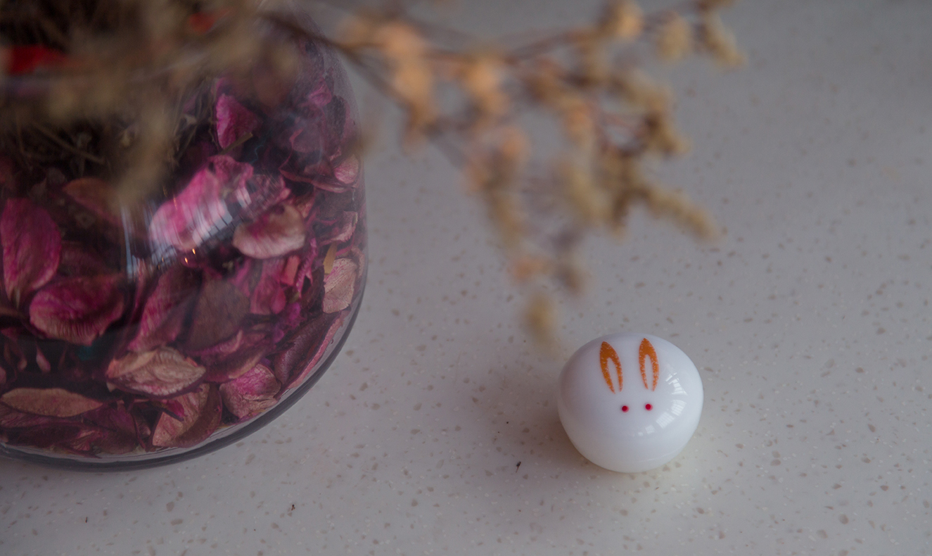 (Spot) Nhật Bản Kyoto Maiko Rabbit Taro Peach Balsamic Osmanthus Nước hoa rắn Vàng Gỗ tê giác nước hoa burberry nữ