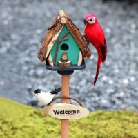 Цвет +1 красный попугай и 1 синяя птица.