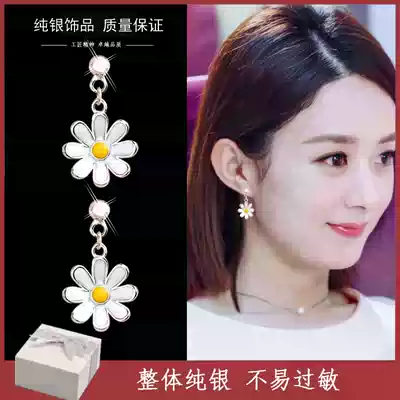 Japan and South Korea Joker small Daisy sterling silver earrings female 2021 New Tide fairy cold wind Net Red personality simple earrings