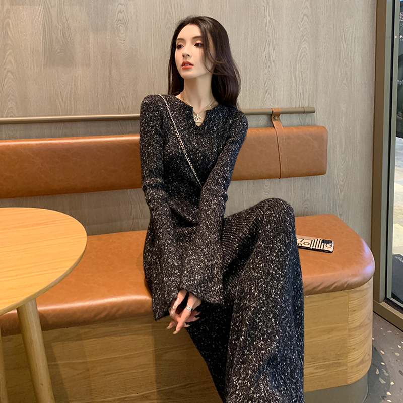 New Year's Sweater Dress, Stunning Knitted Dress for Women, Autumn and Winter Thickened V-Neck Base Layer, Slim Fit, Long Over-The-Knee Sweater Dress for Women