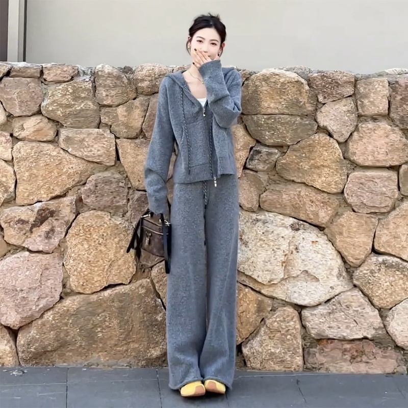 High-End Chanel-Style Gray Hooded Knit Casual Sports Suit for Women, Spring and Autumn Age-Reducing Wide-Leg Pants Two-Piece Set High-End Chanel-Style Gray Hooded Knit Casual Sports Suit for Women, Spring and Autumn Age-Reducing Wide-Leg Pants Two-Piece Set