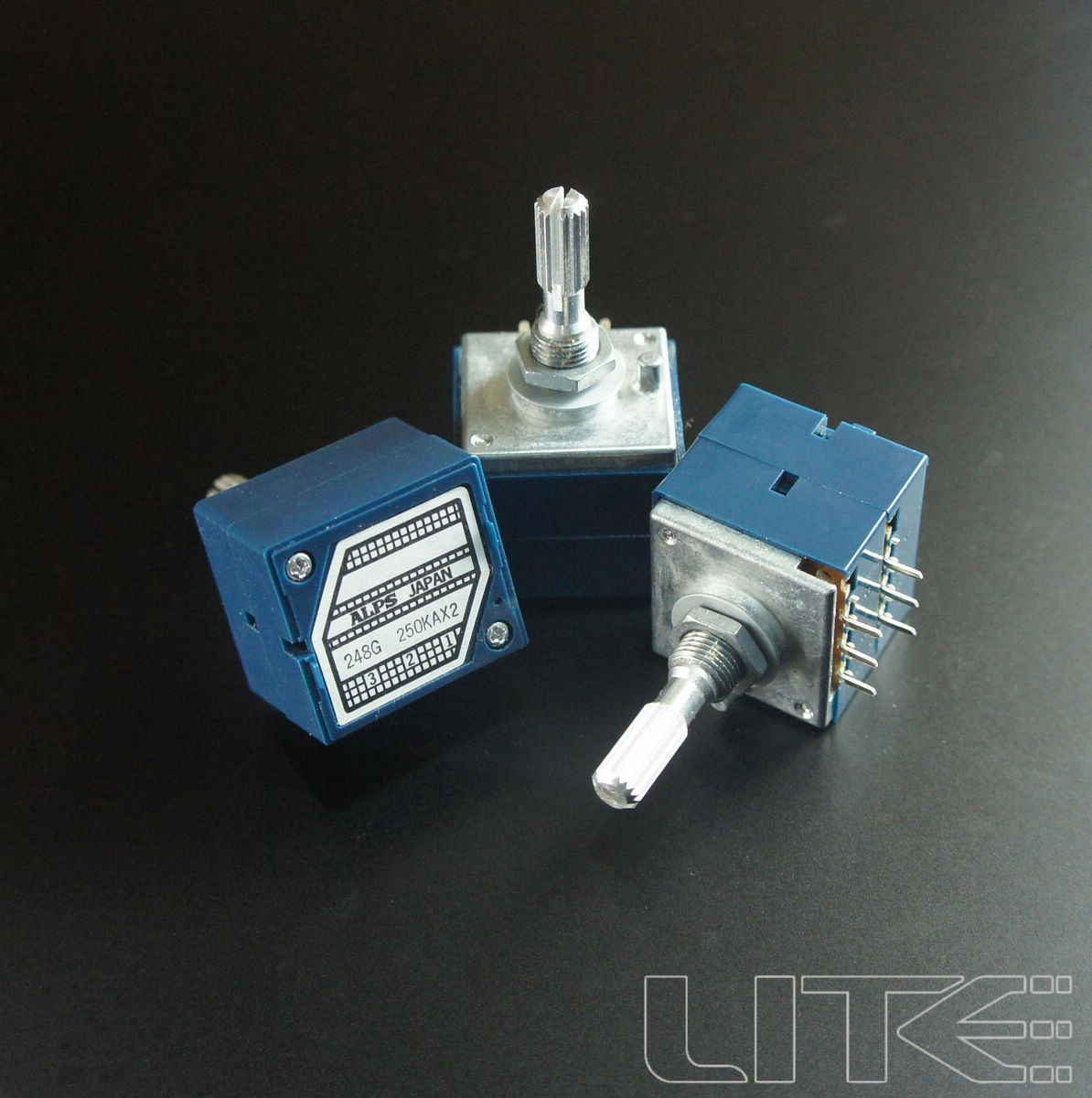 Japanese original ALPS 27 type 250KA flower shaft volume potentiometer a large number of spot