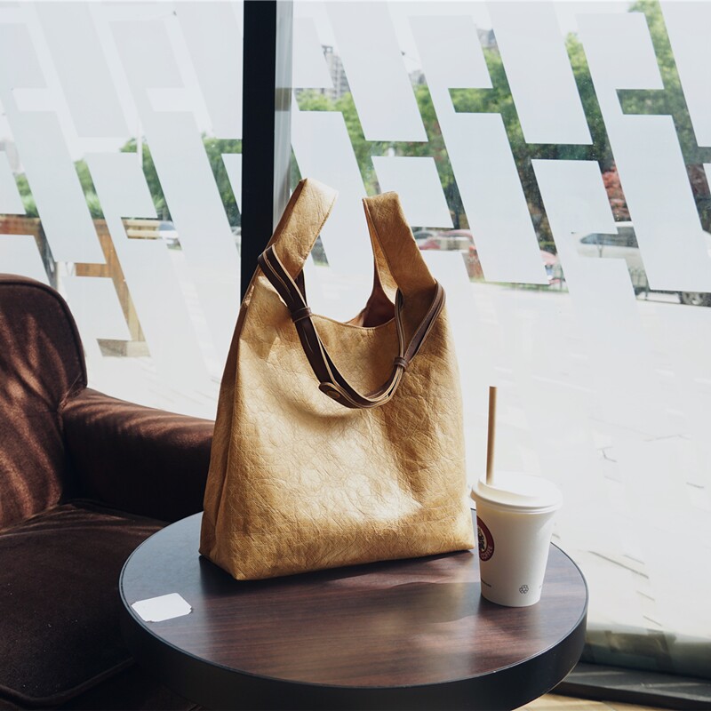 Niche Pleated Tyvek Shoulder Bag, Waterproof Tear-Resistant Large-Capacity Kraft Lunch Tote - Thumbnail 2
