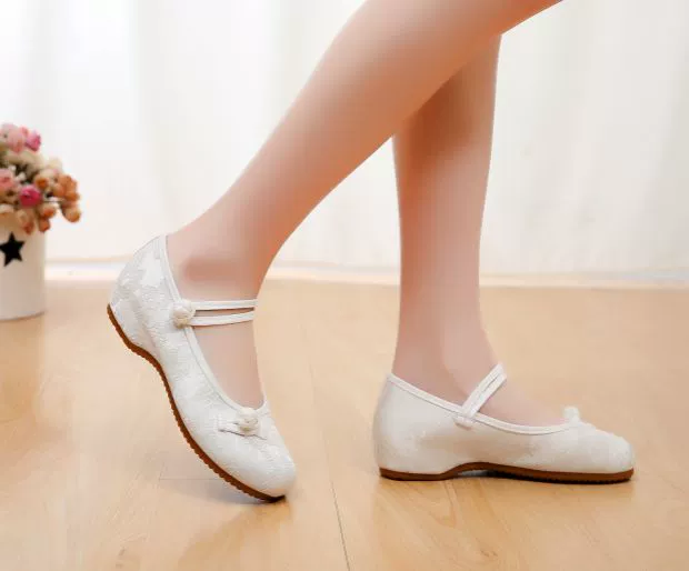 Giày khiêu vũ vuông nữ cũ Bắc Kinh giày vải trắng cổ điển giày khiêu vũ mùa xuân và mùa hè mới mềm đế giày khiêu vũ gió quốc gia - Khiêu vũ / Thể dục nhịp điệu / Thể dục dụng cụ