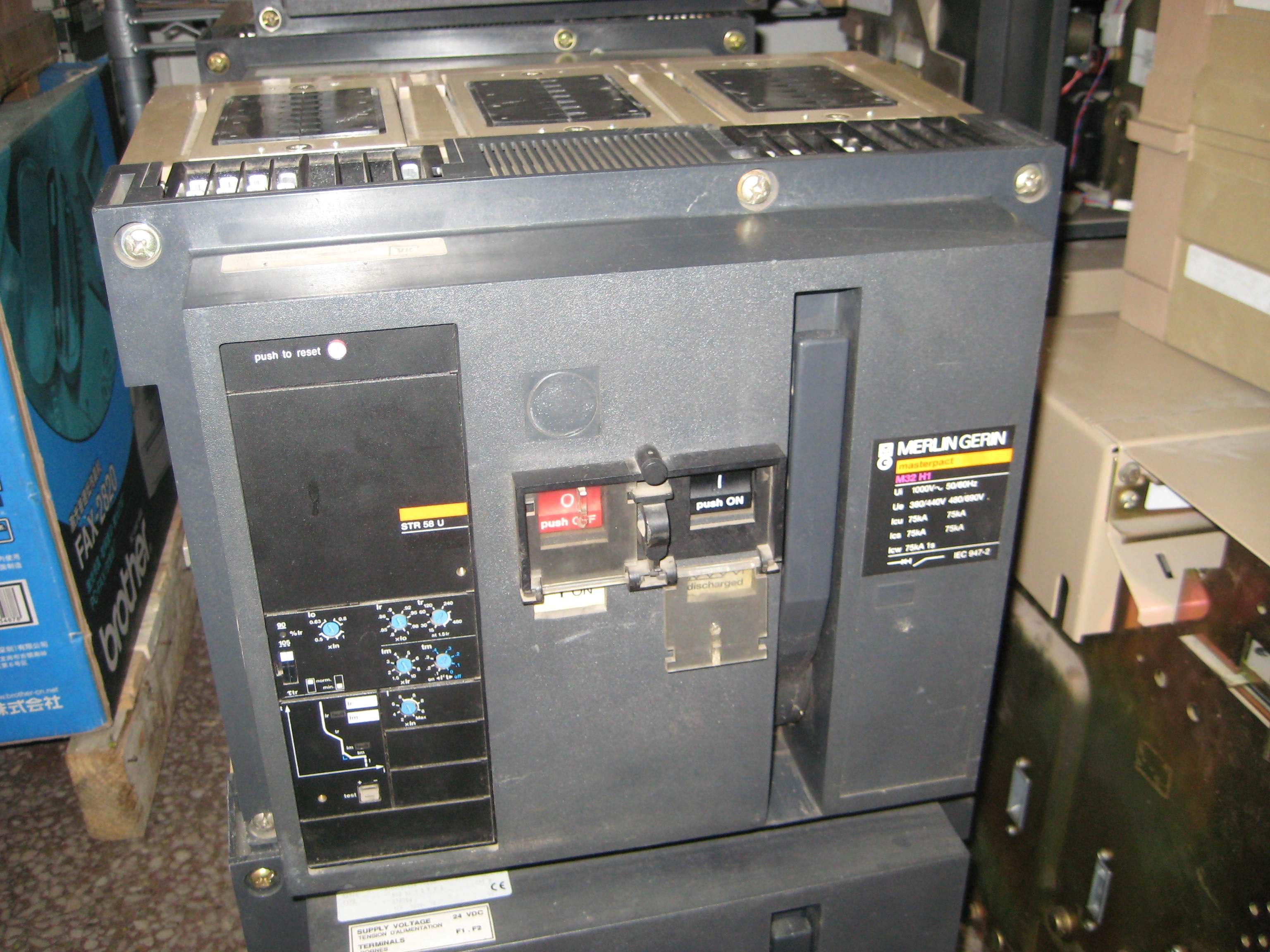 Merlin Gerin M32H1 3P STR38S Frame Circuit Breaker Air Switch