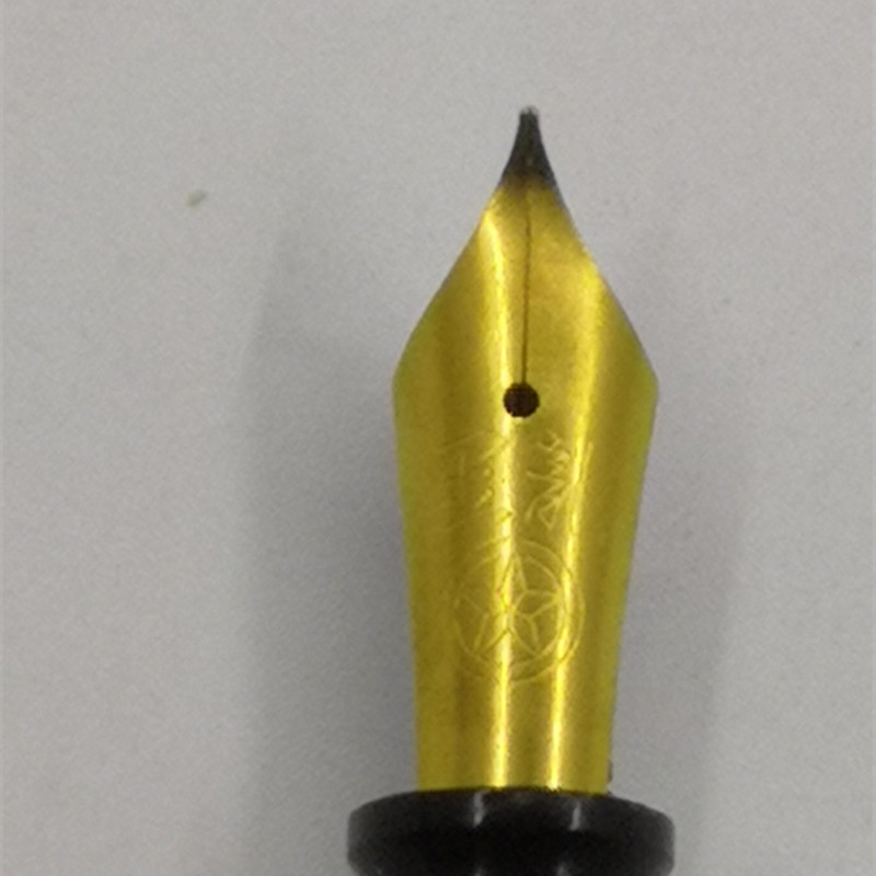 Ручка перьевая 老库存黑龙江28美工钢笔黄尖拧帽经典老钢笔1991年产品一支的价格