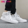 Giày thể thao nam Adidas 2018 mới cao giúp giày ấm thể thao nhẹ giày thông thường DB0106 - Dép / giày thường giày anta nữ
