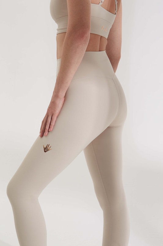 Mocalilie Soft and High-Waisted Yoga Pants That Lift the Hips, Tighten the Abdomen, and Make You Look Slimmer, with a Small Gold Hand Holding a Palm Design, Nine-Tenths Length