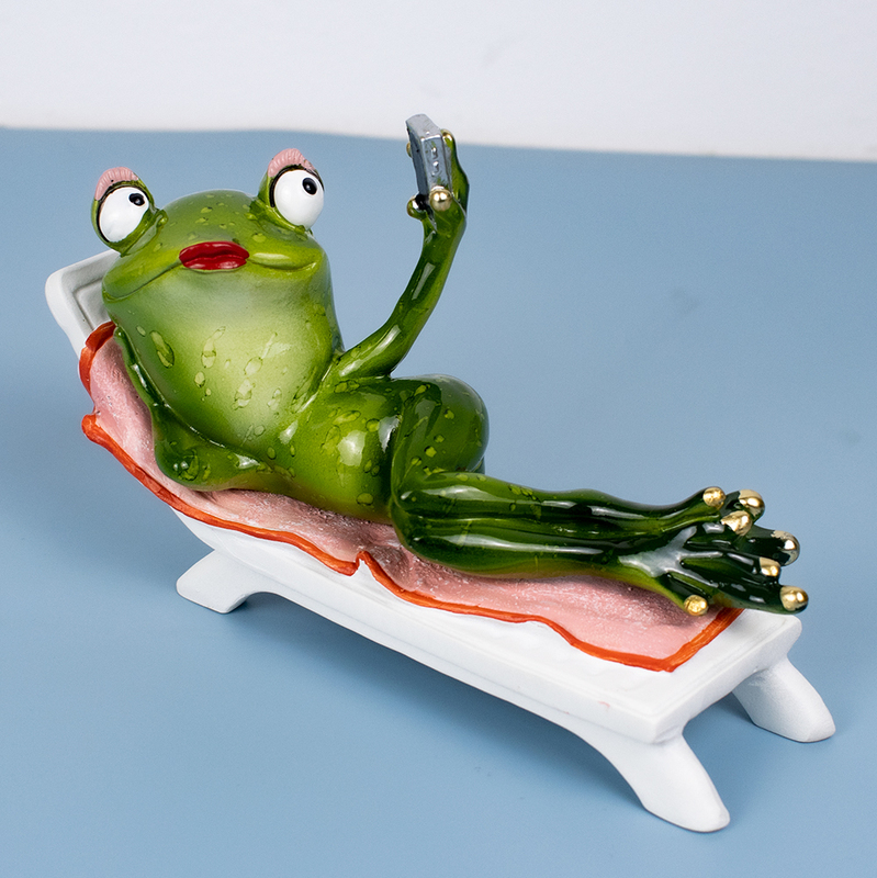 Cute and Quirky Desk Stress-Relief Holiday Frog Figurine, Selfie Funny Animal Creative Birthday Gift