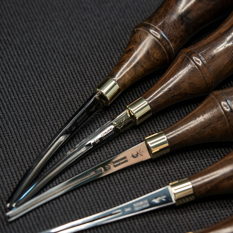 Hand down hand for DC53 plant tannins upside down rounded corners handmade leather with sealing edges polished DIY sharpened edge sharpeners