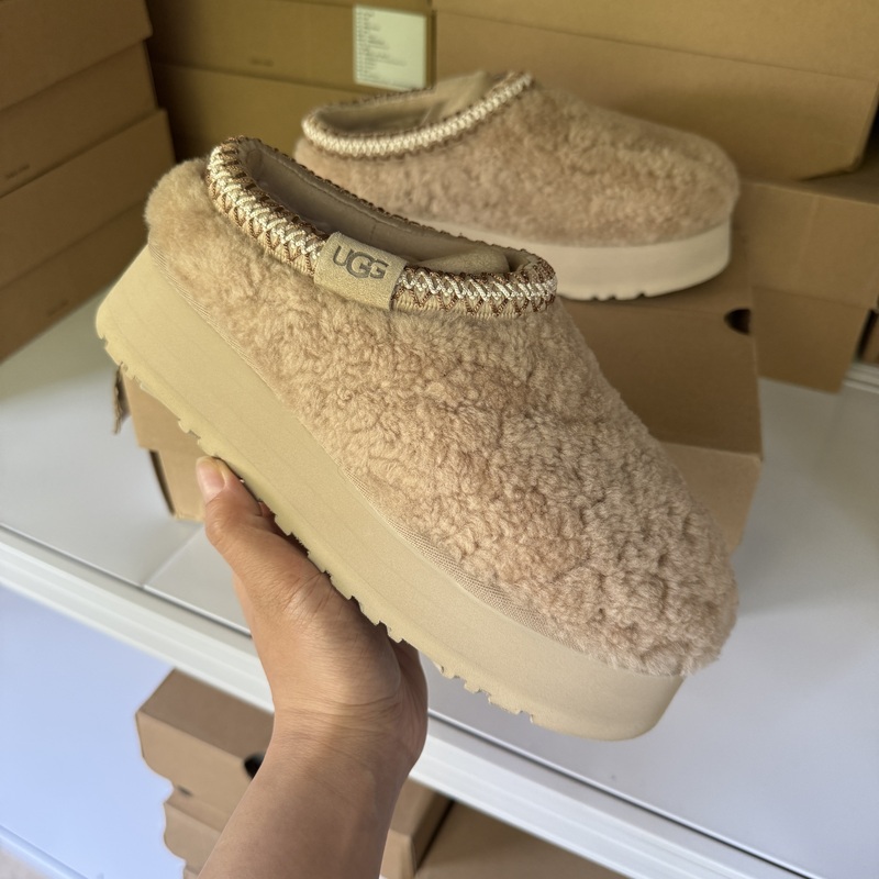 Ugg Genuine Product from the Store, Versatile and Comfortable for Commuting, Fleece-Lined Half-Slipper Clogs 1167770 Sand Color