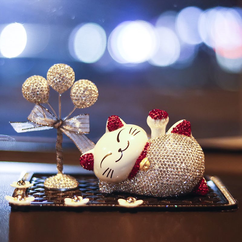 Cash Cat Net Red Small Car Adornment Swing car Car Personality In-car Supplies Cartoon Creativity Goddess