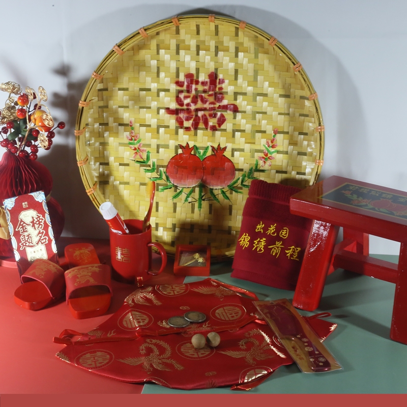 Chaozhou and Shantou Customs: Jieyang Coming-Of-Age Ceremony Set, Red Wooden Clogs, Wooden Shoes for Men, Women, and Children, Adult Ceremony, Chaozhou Slippers, Washing and Grooming