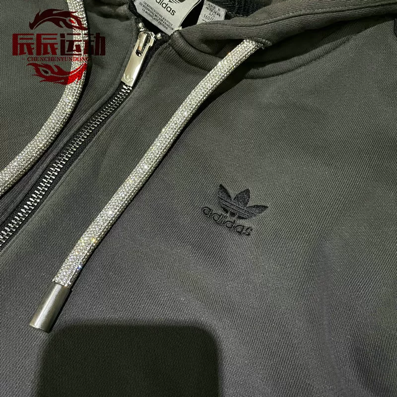 Куртка (Adidas) унисекс спортивная с капюшоном и молнией, тёмно‑серая IV9334, размеры XS–XL