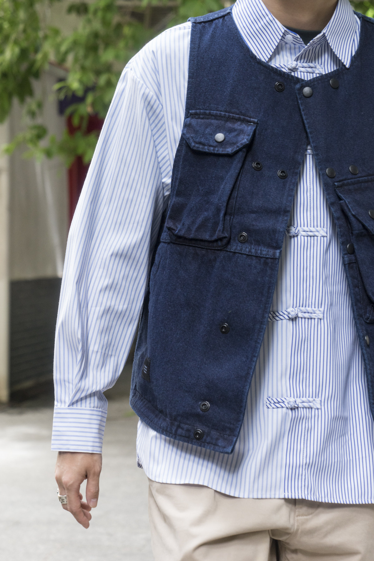 VEST 日本のトレンドを取り入れたデニムマルチポケットベスト