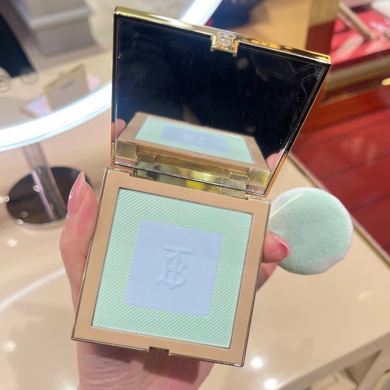 Burberry New Product Windbreaker Powder 05 06 Summer Oil Control Setting and Touch-Up Makeup Burberry New Product Windbreaker Powder 05 06 Summer Oil Control Setting and Touch-Up Makeup