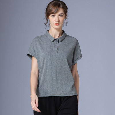 A loose short-sleeved grey knitted women's T-shirt for summer 2026, a new style for women's wear that is slimming and versatile. It's a casual top for summer