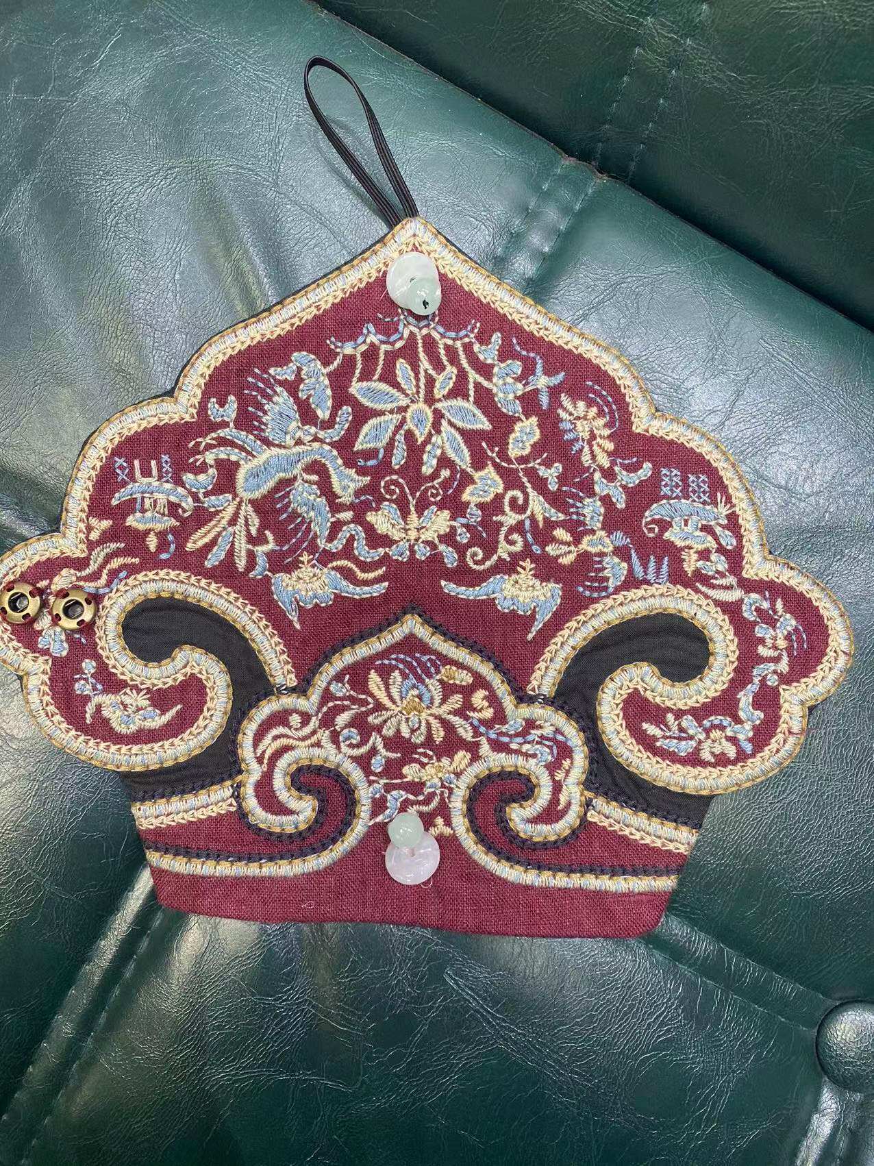 (Hangzhou Hiriu Apparel Company Limited) National Wind Welfare Embroidery Sleeve sleeve