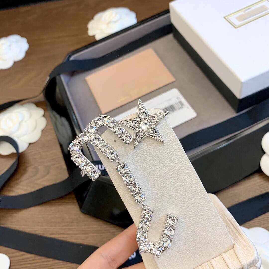 Miu new full diamond letter pentagram earrings temperament asymmetric ear clips without ear holes female fashion ear pin earrings