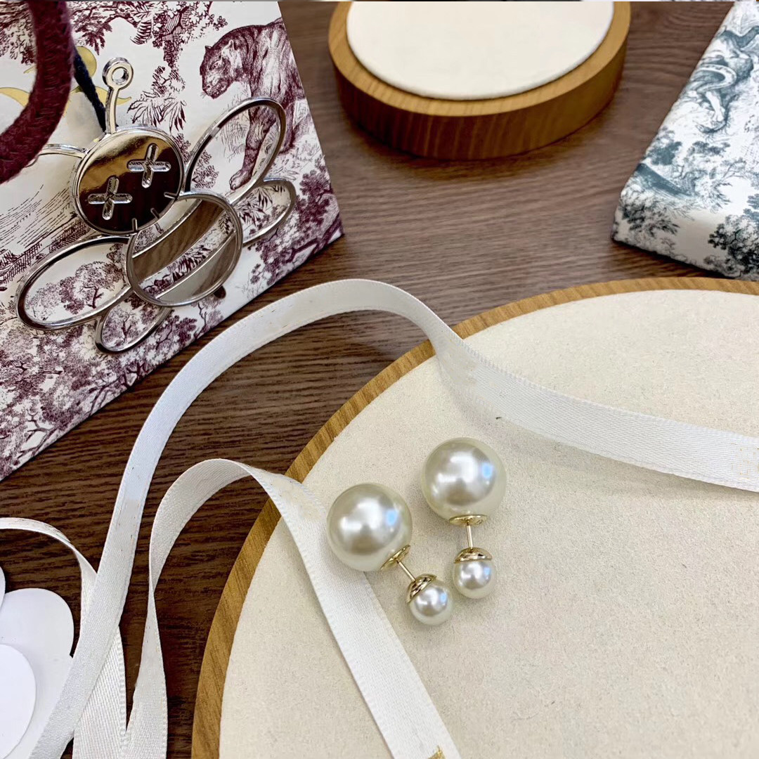 Princess Miao size pearl earrings, front and back, two ball earrings, fashionable atmosphere, classic earrings, all-match