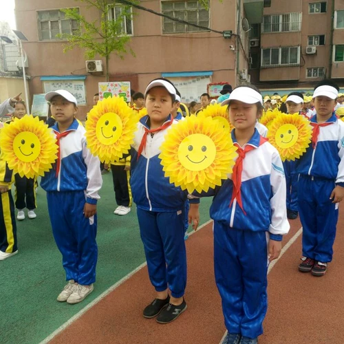 Открытие игры «Реквизит подсолнечника» с цветочной сценой, чтобы выполнить подсолнечный детский сад танец. Цветок Цветок Цветок