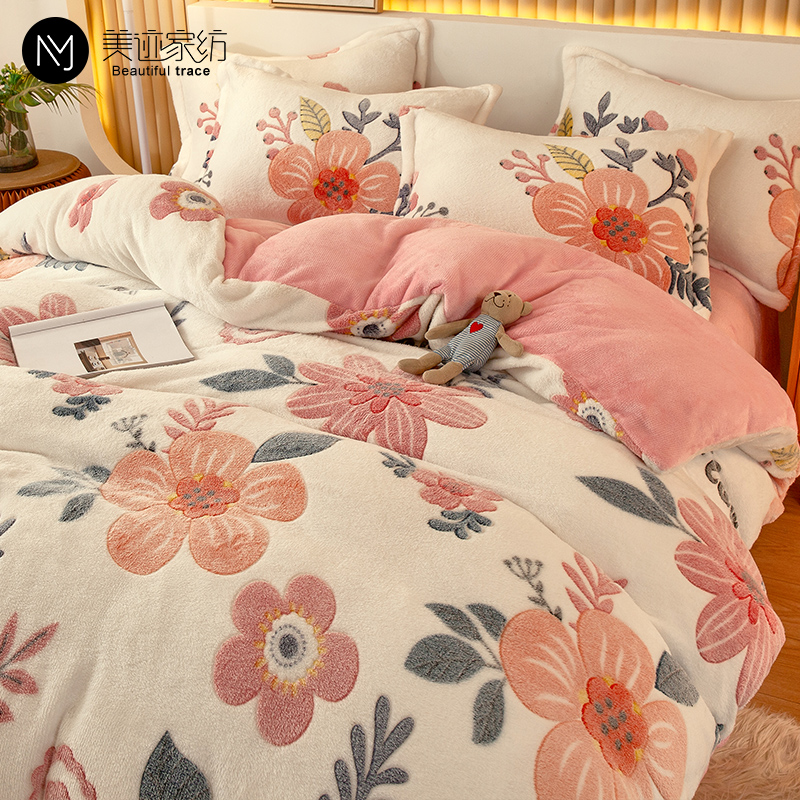 Thickened Milk Suede Four Pieces Winter Coral Suede Flannel Suede Quilt Cover Bed Linen Bed Linen with three sets in bed