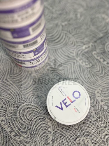 Шведский шнур рот с дымовая сигарета