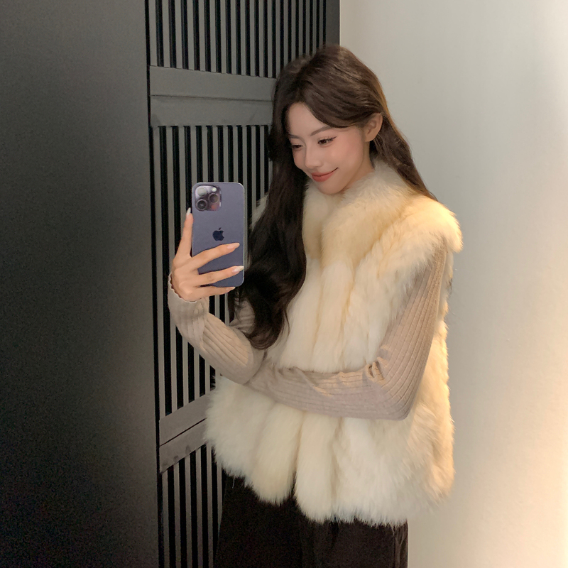 Ghjod Studio Finland Imported Saga Two-Tone Fox Fur Coat Two-Tone V-Neck Vest for Women