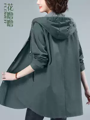 The windbreaker women's long version of the small man 2021 new lady, the middle-aged mother, loose cotton, February and August