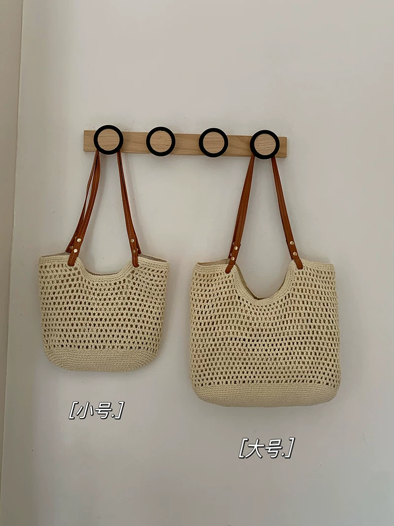 Capacious shoulder bag, beach woven straw one-shoulder bag