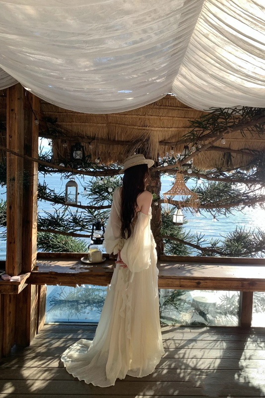 White and Beautiful Daughter's Off-The-Shoulder Puff Long-Sleeve Slimming Fairy Long Dress with a Train, Suitable for Dates, Vacations, and Photoshoots