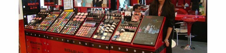 Trang điểm sửa chữa màu đỏ và đen hai màu Lông mềm sửa chữa ba chiều bánh sửa chữa gấp đôi phấn làm sáng bóng mặt V có độ bóng cao phấn tạo khối