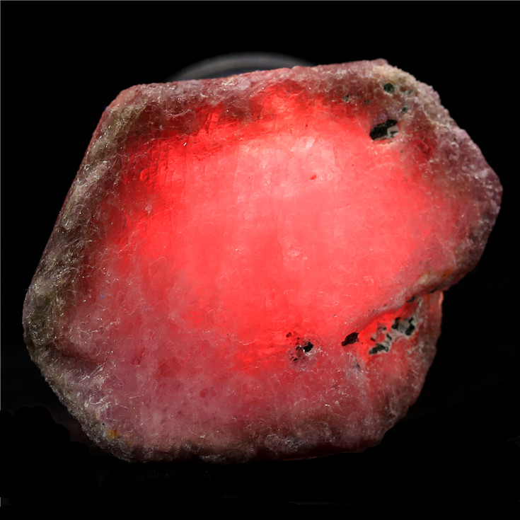 Natural ruby ruby rubber rubber rubber rock plate with hands piece of raw stone carved material DIY ornaments