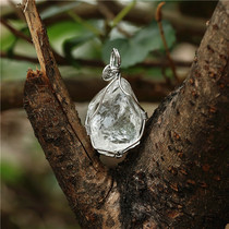 A variety of milk white crystal pendants hand-wrapped raw ore diy jewelry raw stone teaching specimens mineral crystals