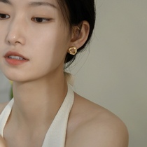 Matte texture ~ advanced sense temperament simple and small design sense triangle geometric earrings without earrings